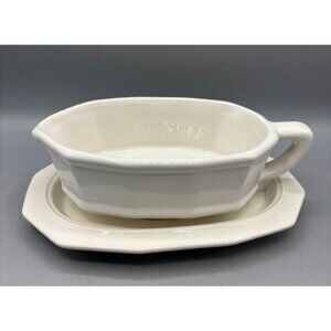 Pfaltzgraff Heritage White Gravy Boat With Underplate Oval Shape USA Made